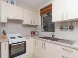 2 BR getaway - Almost 5km to CBD and 10km to airport
