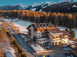 Phi Hotel Bellamonte, hotel with pools in Predazzo