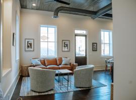 Quiet Downtown Loft - Walk to Dining and Coffee, hotel in Macon