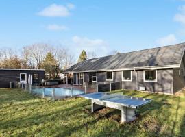 Beautiful Home In Glesborg, hotel v destinaci Glesborg