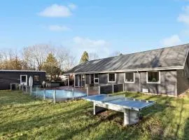 Beautiful Home In Glesborg