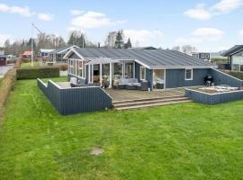 Gorgeous Home In Juelsminde With Wifi, hotel v destinaci Sønderby