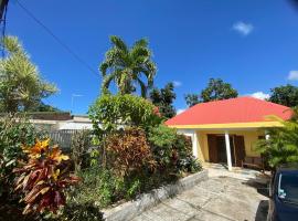 Maison Simon Lamentin jardin tropical, hotel em Lamentin