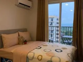Studio with Balcony and Pool View in the Heart of Lapu-Lapu, Cebu