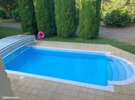 Maison cosy avec piscine à Liffol-le-Grand, 42 m²