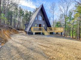 Wytheville A-Frame Cabin with Wraparound Deck, caba&ntilde;a en Wytheville
