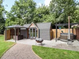 Willow Lodge At Bridge Lake Farm & Fishery