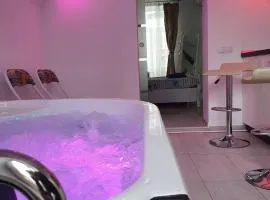 White House & Jacuzzi