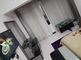 شيراتون المطار, hotel con estacionamiento en Kafr Ţanbidī