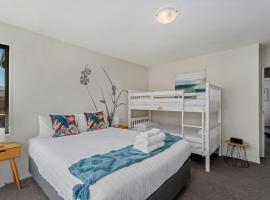 Sunny Riverside Park, hotel in Albert Town