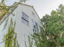 Romantic Carmel Cottage Ocean Country Views, khách sạn ở Carmel