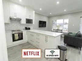 9 On Oak Luxury One Bedroom