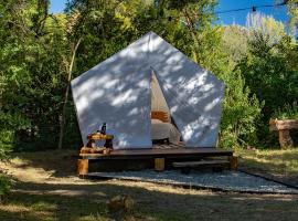 Costa del R&iacute;o, glamping em Lago Puelo