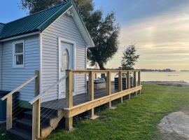 1000 Islands Waterfront Cottage, hotel v destinaci Fishers Landing