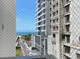 Apto completo e equipado próximo do mar