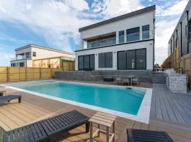 Waterfront Home with Pool Spacious Bay , Sleeps 16