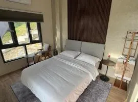 Cozy Detached Private Room with Roofdeck Near White Beach