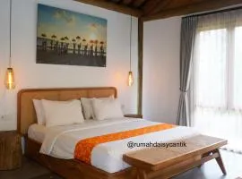 Poolside Villa With Monkey View in Kaba-Kaba