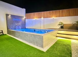 Cozy Private Resort with Pool, Hijas Villa Binangonan, hotel v destinaci Binangonan