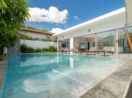 Spacious 4BR Private Pool Villa Luna, hotel in Ban Saiyuan (1)