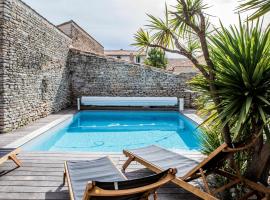 Ile de Re - 9 people - beach by foot - pool, hotel in Saint-Clément-des-Baleines