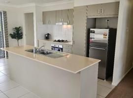 Homely Unit Next to North Lakes, hotel in North Lakes