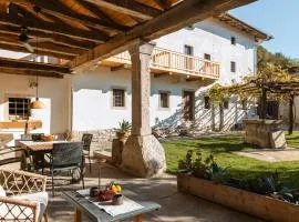Vila Kobdilj 1835 Historic Homestead with Shared Courtyard