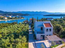 Escape Villa Island Peaceful Oasis with Pool, hôtel à Lovište
