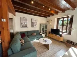 Cozy 3 bedroom Chalet with Garden & Private Parking