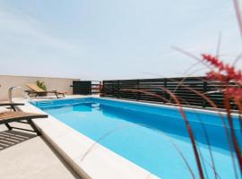 Modern,Stylish Exclusive Villa with Pool&Jacuzzi, ξενοδοχείο σε Rogoznica