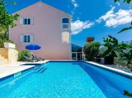 Three Bedroom Holiday Home, Pool , Sauna, Terrace