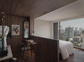 Public House Bangkok, a Member of Design Hotels โรงแรมที่มีที่จอดรถในกรุงเทพมหานคร