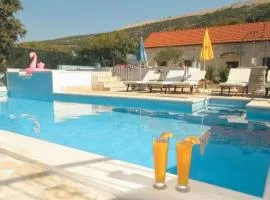 Dvori Stipanovi with heated pool and jacuzzi