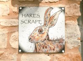 Hares Scrape at Tove Valley Cottages, hotel in Towcester