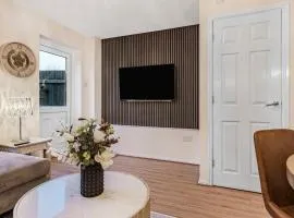 Double Bedroom Spacious Home near NEC JLR HS2 BHX Airport with Free Parking and wifi