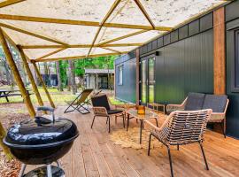Cozy Chalet w terrace in the Middle of the Forest in Veluwe, готель у місті Doornspijk