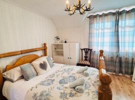 Lovely house close to Edinburgh, Dunfermline, M90, hotel v destinaci Rosyth