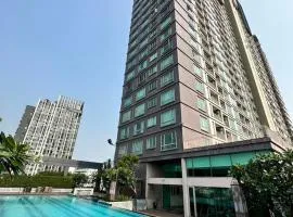 Thonglor 2 Bed 2 Bath Penthouse 30 Floor BKK Skyline View