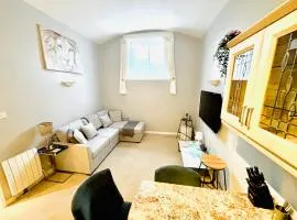 County House City Centre with parking Sleeps 4