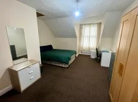 55 Holgate Db Room Shared Bathroom & Kitchen