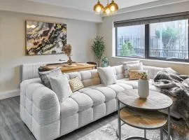 Host & Stay - Chic Townhouse by the Docks