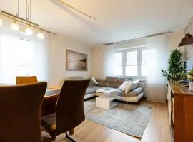 Moderne 4 Zimmer Wohnung vollausgestattet und Möbliert