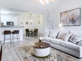 9 Mi to Dtwn Fayetteville Condo with Pool Access!