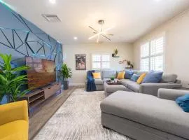 Phoenix 4 BDR Home with Gym & Hot Tub