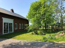 Deichkieker - charmantes Ferienhaus mit großem Garten in Alleinlage nahe der Nordsee, hotel i Ockholm