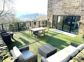 Peak District Getaway Retreat! The most Stunning Garden Views - Firepit - Brand newly refurbished - Perfect for friends & family getaways