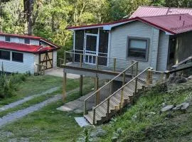 Red Roof mountain cabin with Starlink internet!