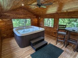 Red Roof mountain cabin with Starlink internet!: Stanley şehrinde bir otel