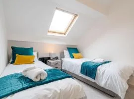 Charming 2-Bed Apartment, Sleeps 4, City Centre, Free Parking, Fast Wi-Fi,
