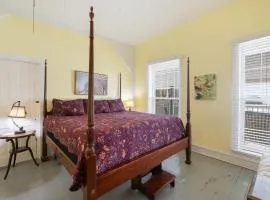 Historic Island Hotel